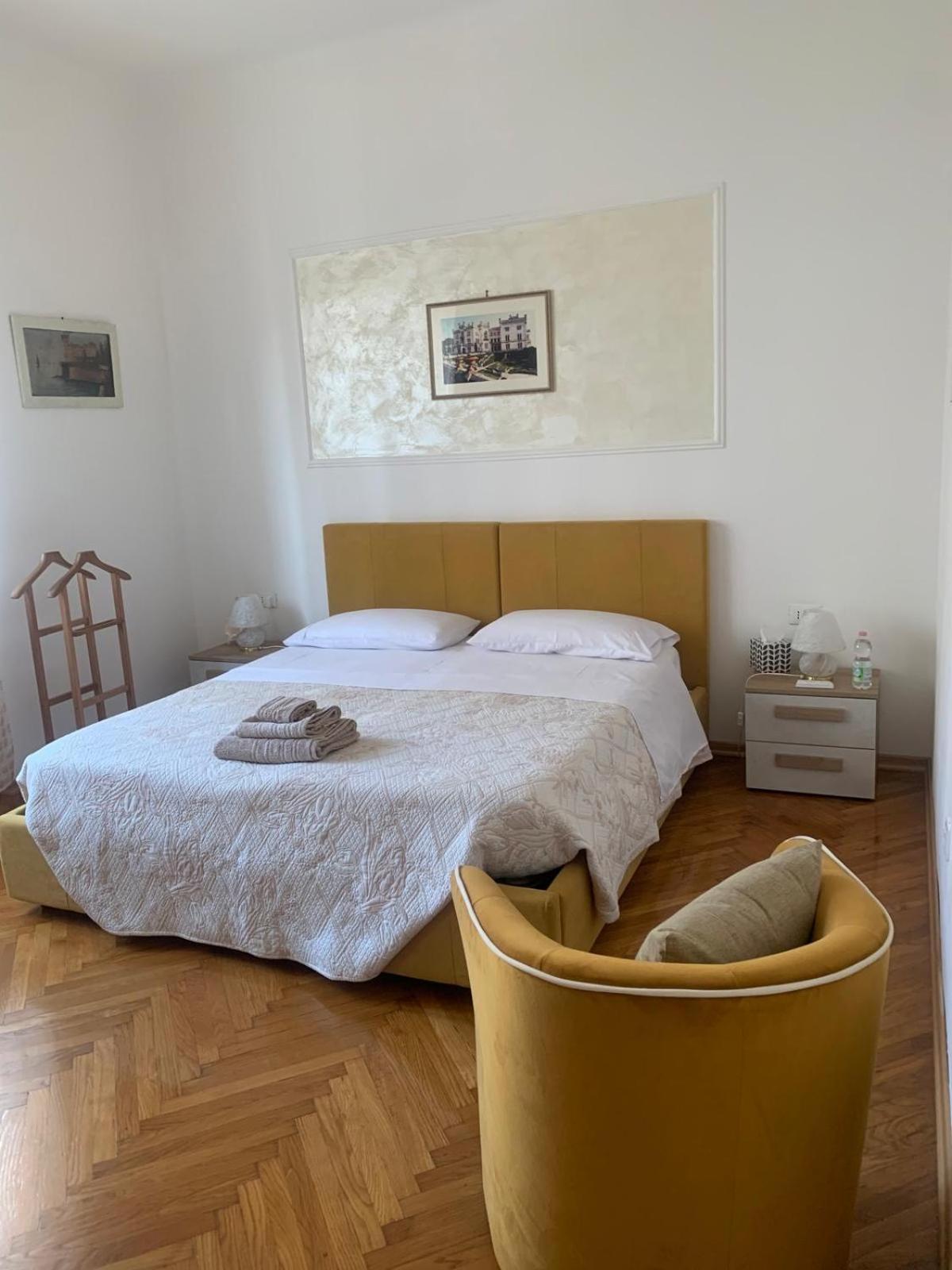 Solemare Rooms Trieste Esterno foto